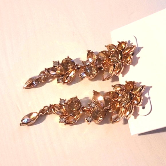 🌟NWT Long Floral Crystal Drop Earrings Rose Gold Metal - Picture 3 of 4